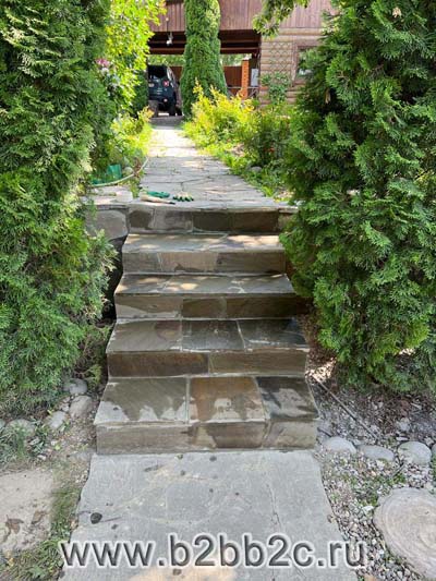 МВА-Консалт: мощение плитняком лестницы между зонами на участке при ландшафтном дизайне